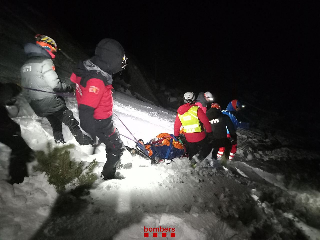 Bajando a los dos excursionistas perdidos en Parc Nacional Aiguestortes