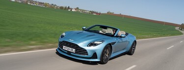 Probamos el Aston Martin DB12 Volante: un descapotable de ensueño con 680 CV que me compraría para disfrutar de una merecida jubilación