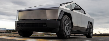 "Falló a lo grande. Casi muero". El conductor de una Tesla Cybertruck confió demasiado en el sistema de conducción autónoma y casi no lo cuenta 