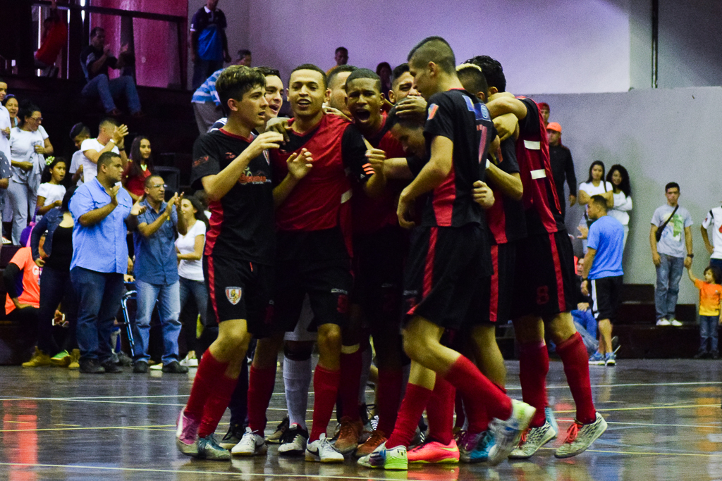 Caracas Futsal Club acaricia el campeonato