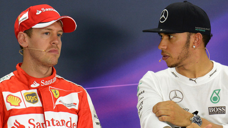 Hamilton crítica que Ferrari apoye a Vettel y no a Raikkonen