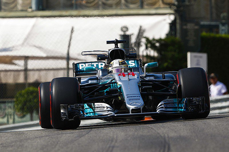 Hamilton domina entrenamientos en Mónaco