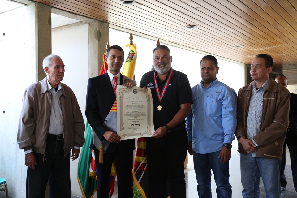 Jorge Hernandez Fernandez - Guaros recibe condecoracion por Alcaldia de Iribarren