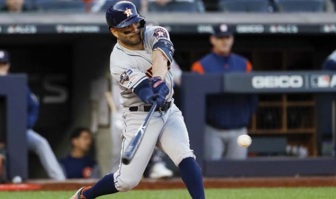 José Altuve extiende marca histórica de jonrones en postemporada (+Video) | Béisbol