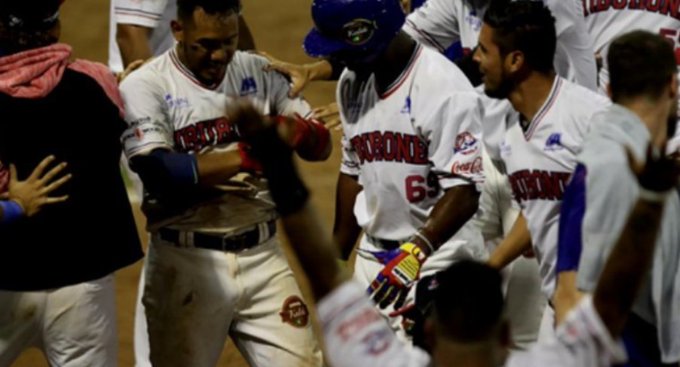 Tiburones asegura el primer lugar al vencer a Águilas | Béisbol