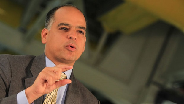 Andrés Izarra se manifiesta tras su orden de captura por el Ministerio Público