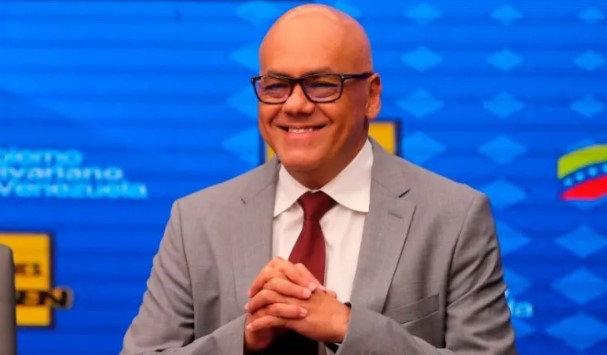 Jorge Rodríguez habló tras el mensaje de Alberto Aranguibel implorando a Hitler