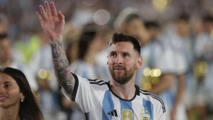 La selección argentina presentó la Copa del Mundo a su gente en el Monumental | Video
