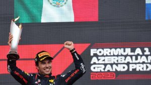 Sergio 'Checo' Pérez se acerca a la cima de la Fórmula 1 tras su triunfo en Azerbaiyán | Video