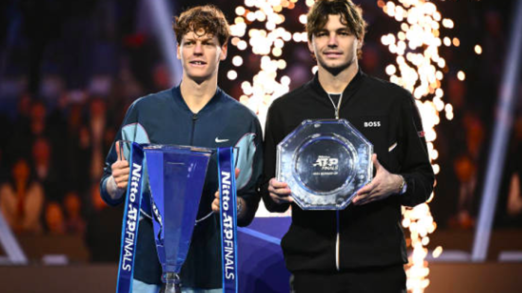 Jannik Sinner y Taylor Fritz en la ceremonia de las ATP Finals 2024. Fuente: Getty