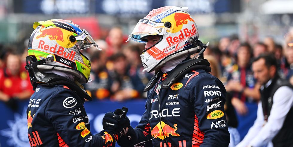 sergio pérez y max verstappen celebran un nuevo doblete de red bull en bélgica