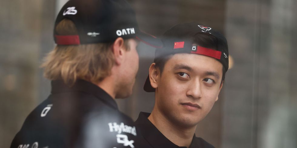 valtteri bottas y zhou guanyu durante el gp de mónaco de f1 en 2023